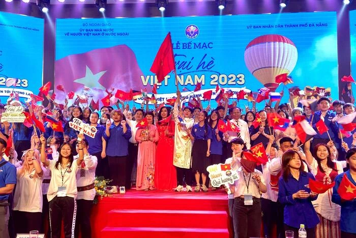 120 trại sinh đã có những trải nghiệm đầy ấn tượng tại Việt Nam. 120 trại sinh đã có những trải nghiệm đầy ấn tượng tại Việt Nam.