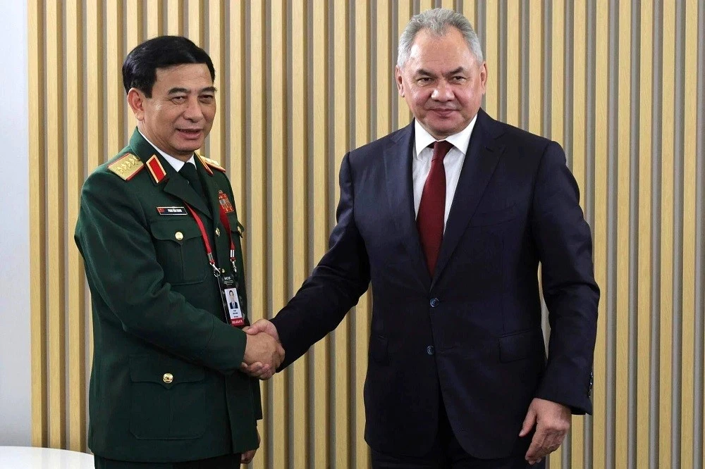 Đại tướng Phan Văn Giang, Bộ trưởng Bộ Quốc phòng hội đàm với Đại tướng Sergei Shoigu, Bộ trưởng Bộ Quốc phòng Liên bang Nga. Nguồn: AP.