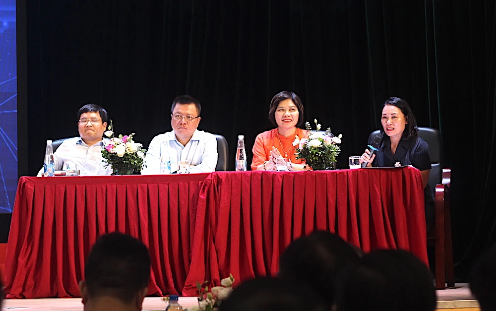 Các chuyên gia điều hành hội thảo. Ảnh: VT.