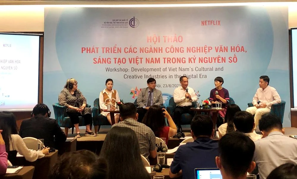 Phiên thảo luận tìm hiểu về những cơ hội và thách thức cho ngành công nghiệp văn hóa, sáng tạo Việt Nam dưới góc nhìn của những người trực tiếp “thực hành” nghệ thuật.