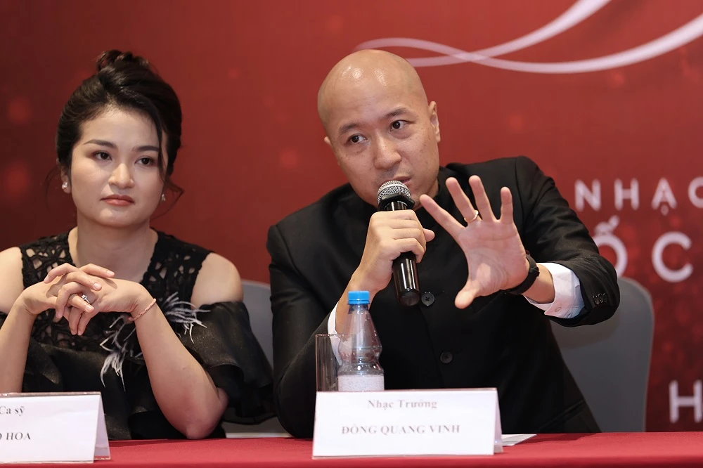 Lần đầu tiên 'Điều còn mãi' sẽ được chỉ huy bởi Đồng Quang Vinh (phải).