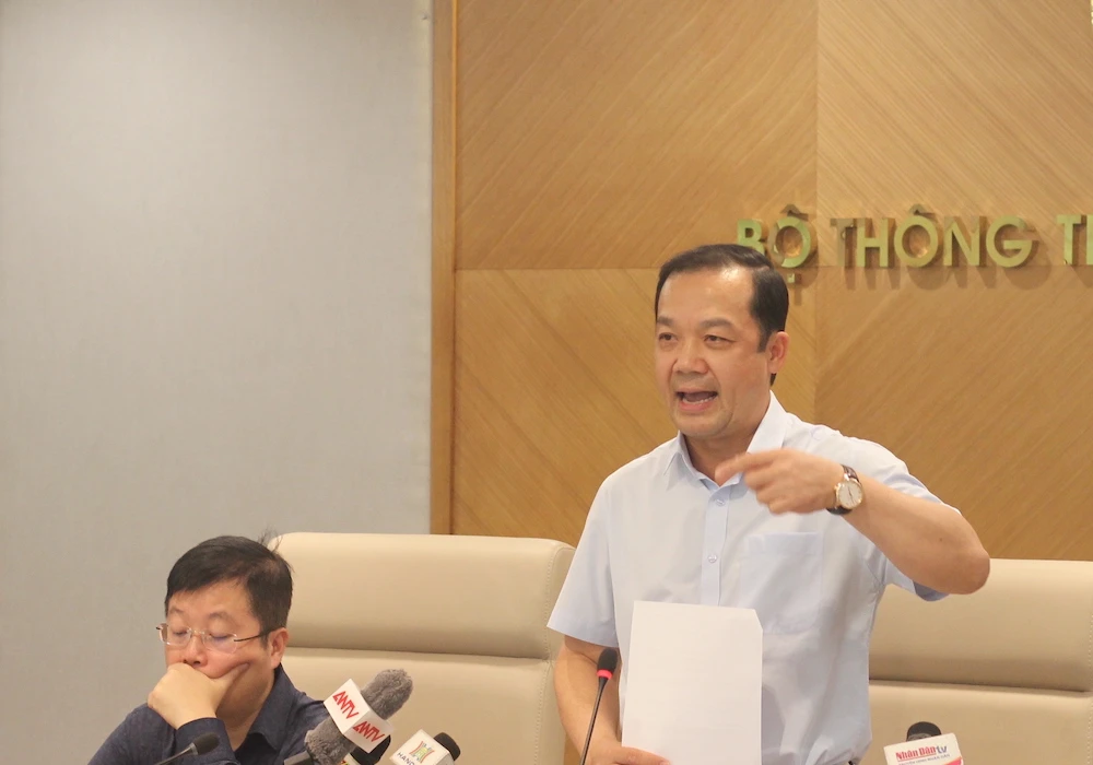 Thứ trưởng Phạm Đức Long trả lời về SIM rác, tin nhắn, cuộc gọi lừa đảo. Ảnh: VT. Thứ trưởng Phạm Đức Long trả lời về SIM rác, tin nhắn, cuộc gọi lừa đảo. Ảnh: VT.