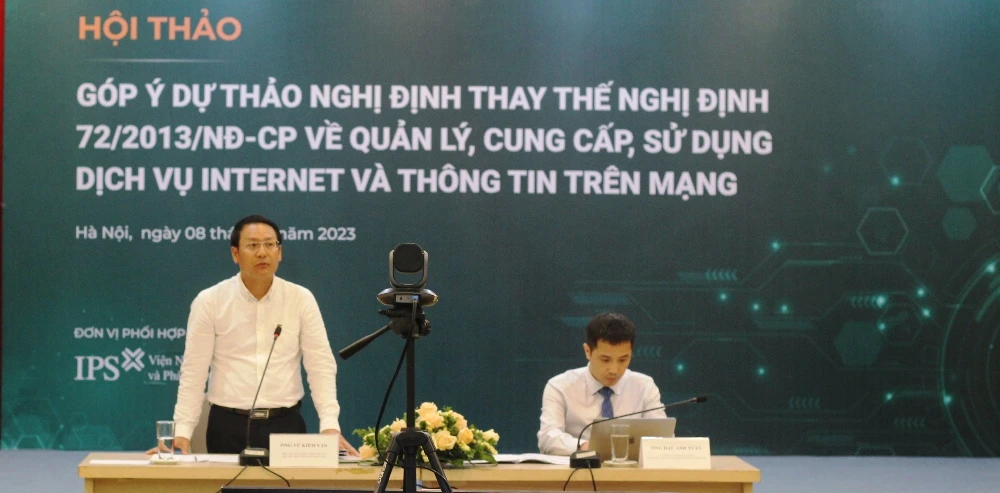 Ông Vũ Kiêm Văn, Phó Chủ tịch kiêm Tổng thư ký Hội truyền thông số Việt Nam phát biểu tại hội thảo. Ảnh: VT