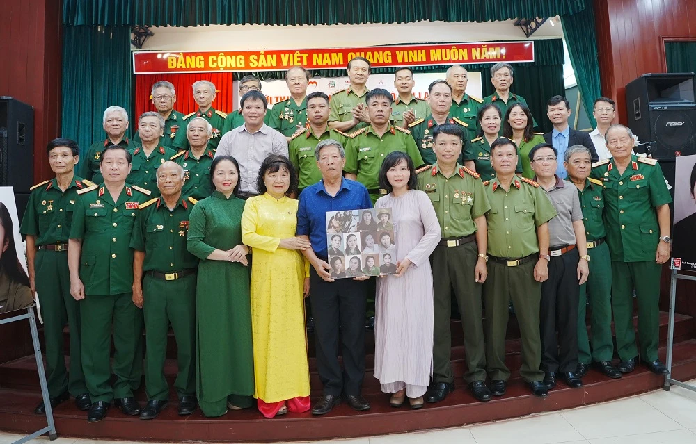 phuc-dung-mau-di-anh-10-nu-anh-hung-hy-sinh-o-dong-loc-thu-2-o-viet-na-11.jpg