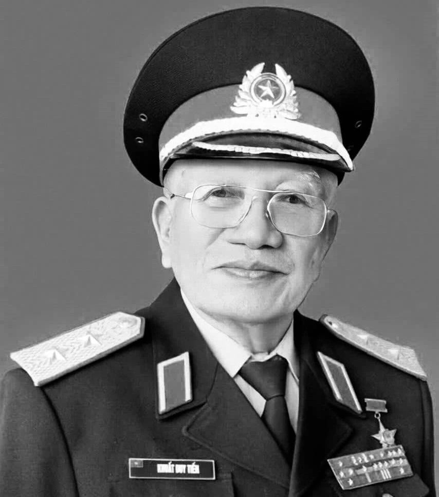 Trung tướng Khuất Duy Tiến