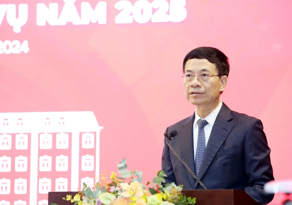 Bộ trưởng Nguyễn Mạnh Hùng