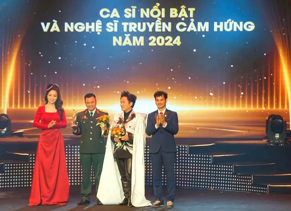 Ca sĩ Tùng Dương