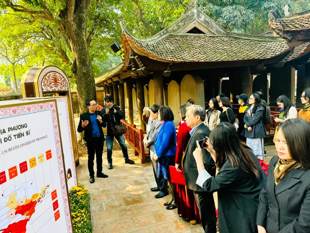 Bia đá kể chuyện