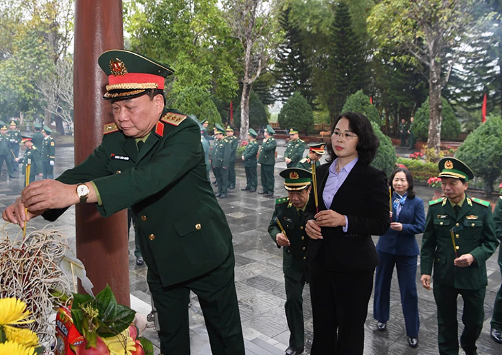 anh hùng liệt sĩ