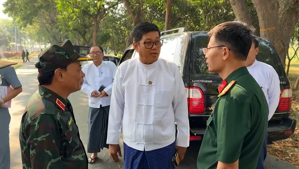 luc-luong-cuu-ho-viet-nam-trinh-sat-hien-truong-dong-dat-o-myanmar--2.png