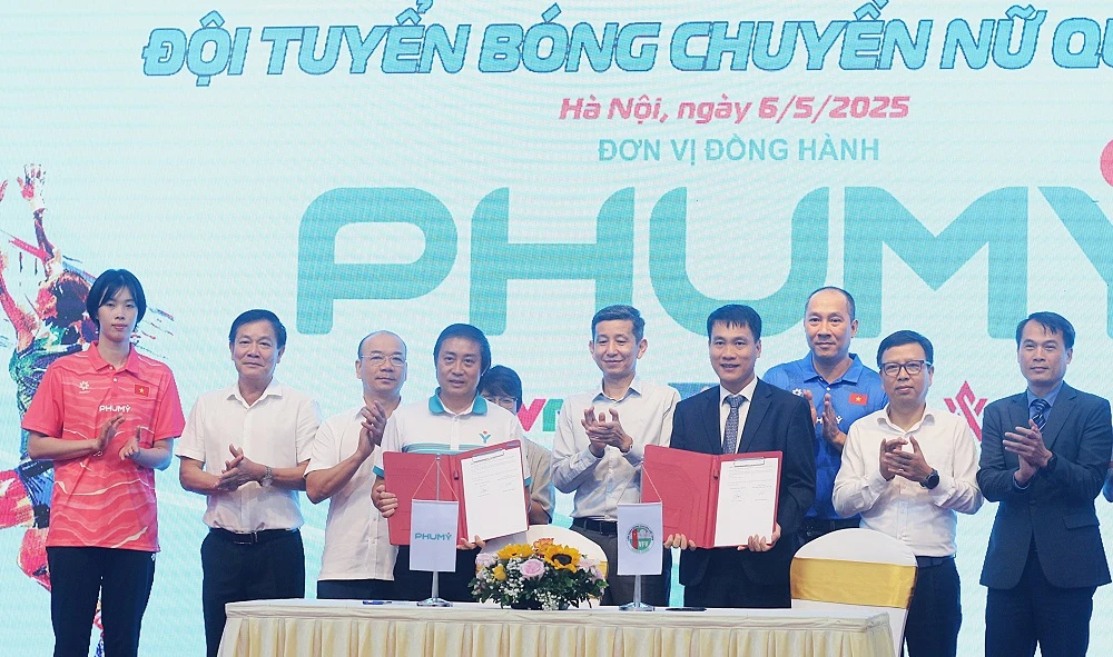 lan-dau-tien-doi-tuyen-bong-chuyen-nu-viet-nam-co-nha-tai-tro-doc-quyen-2.JPG