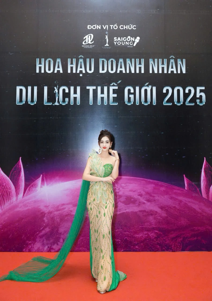 nsnd-trinh-kim-chi-thoi-lam-truong-ban-giam-khao-hoa-hau-doanh-nhan-du-lich-the-gioi.jpg