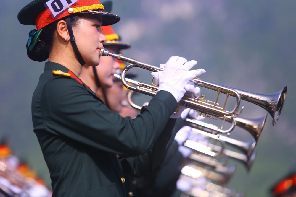 hợp luyện diễu binh