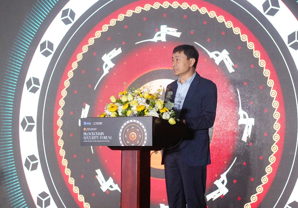 núp bóng công nghệ,