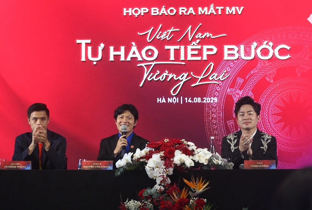 Ca sĩ Tùng Dương