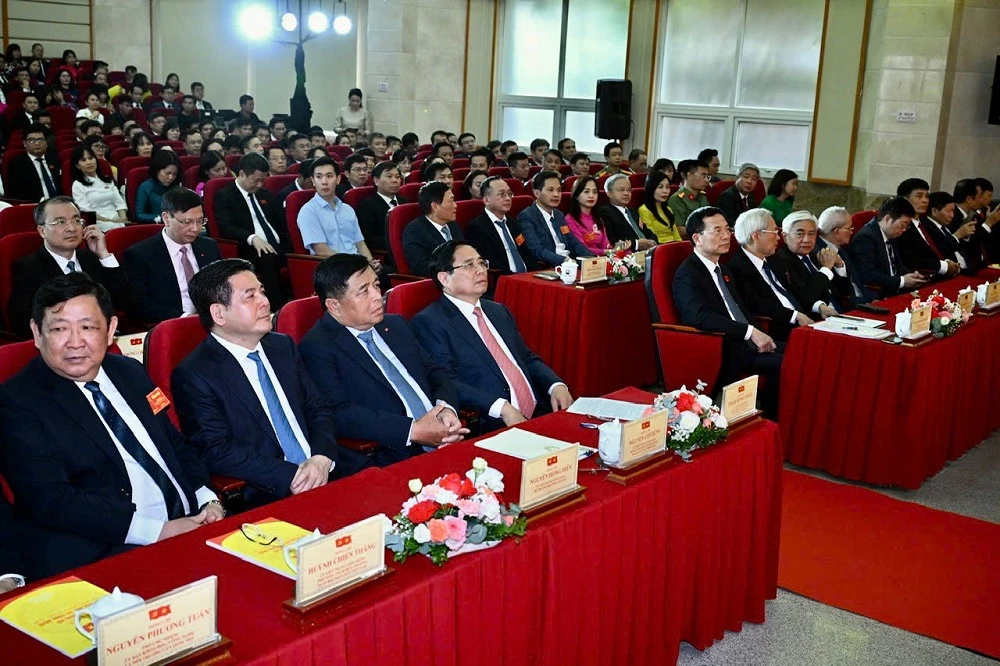 Bộ trưởng Nguyễn Mạnh Hùng,