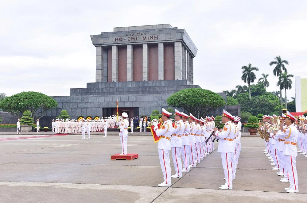 lanh-dao-dang-nha-nuoc-vao-lang-vieng-chu-tich-ho-chi-minh-6.jpg