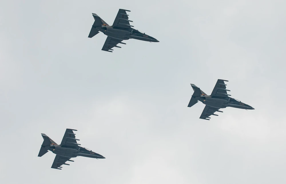 (PLO)- Các phi đội trực thăng và Su-30MK2 đã bay trình diễn trên bầu trời Hà Nội để chuẩn bị cho đại lễ Kỷ niệm 80 năm Ngày Quốc khánh.