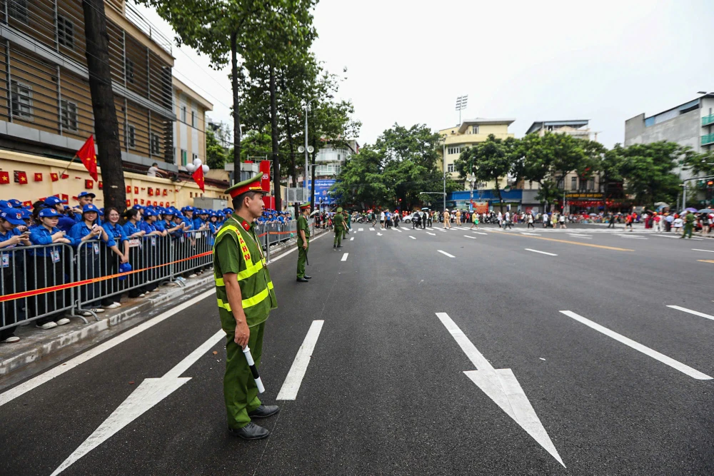 cong-an-ha-noi-to-chuc-cam-duong-khu-vuc-quang-truong-ba-dinh-7.jpg