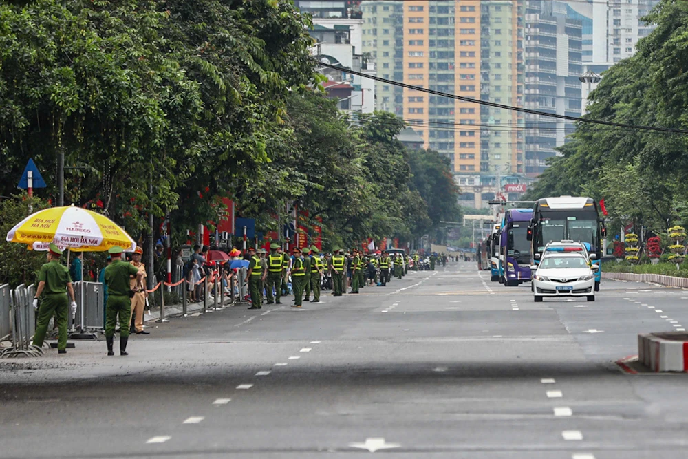 cong-an-ha-noi-to-chuc-cam-duong-khu-vuc-quang-truong-ba-dinh-9.jpg