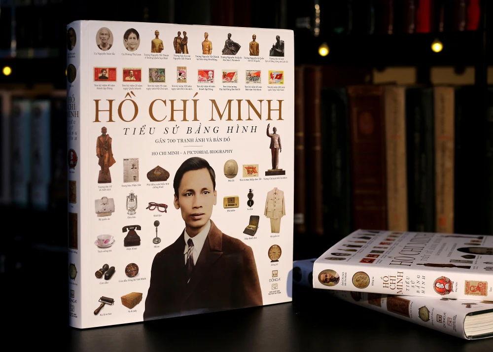 Hồ Chí Minh – Tiểu sử bằng hình,
