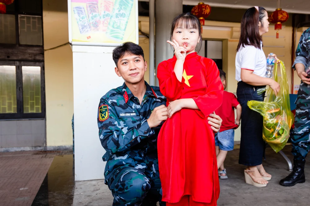 chiến sĩ tham gia diễu binh