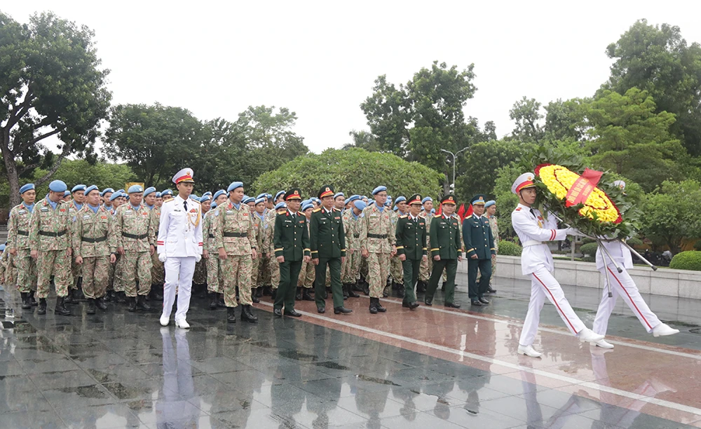 cuc-gin-giu-hoa-binh-viet-nam-bao-cong-dang-bac--4.crdownload