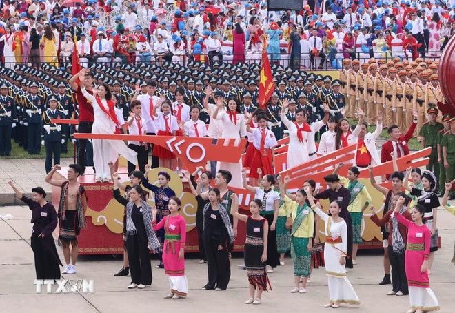 Chương trình văn nghệ tại sự kiện A80. Ảnh: TTXVN.