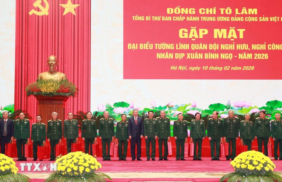 tong-bi-thu-gap-mat-dai-bieu-tuong-linh-quan-doi-nghi-huu-nghi-cong-tac-5.jpg