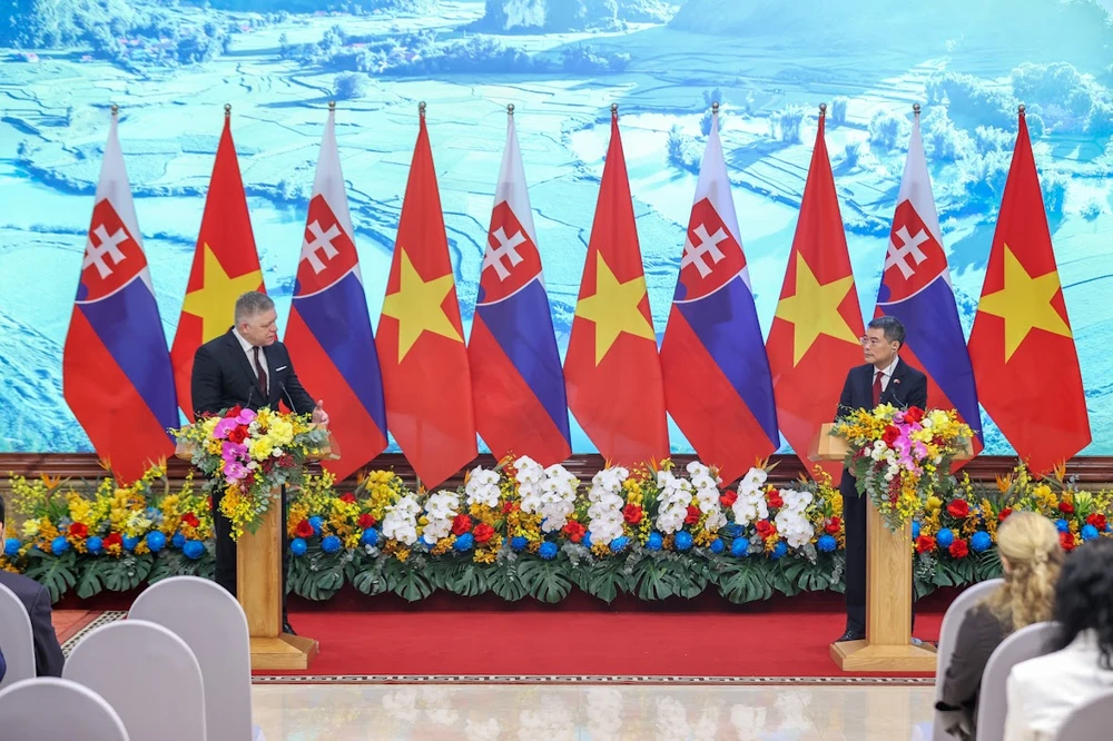 tuyen-bo-chung-ve-thiet-lap-quan-he-doi-tac-chien-luoc-giua-viet-nam-va-slovakia.jpg