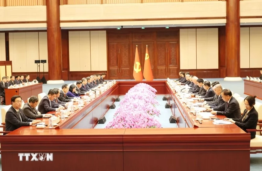 thuong-truc-ban-bi-thu-tran-cam-tu-hoi-dam-voi-uy-vien-thuong-vu-bo-chinh-tri-dang-cong-san-trung-quoc-1.jpg