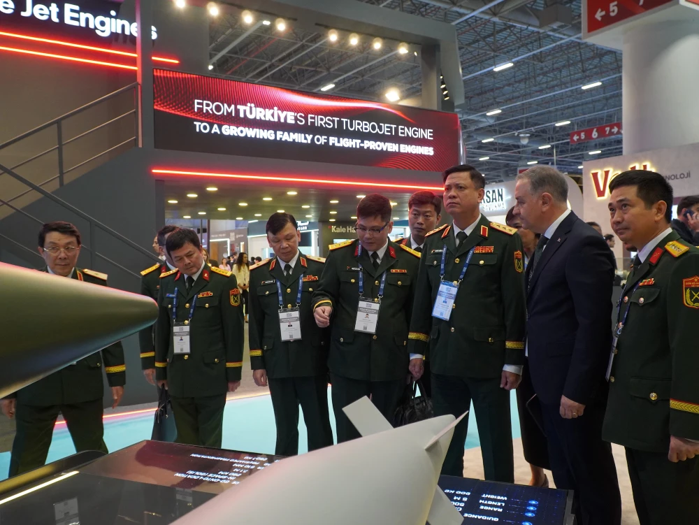 viet-nam-du-trien-lam-quoc-phong-va-hang-khong-vu-tru-saha-2026-tai-tho-nhi-ky.JPG