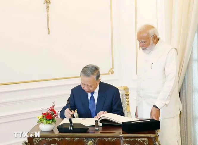 tong-bi-thu-chu-tich-nuoc-to-lam-hoi-dam-voi-thu-tuong-an-do-narendra-modi.jpg