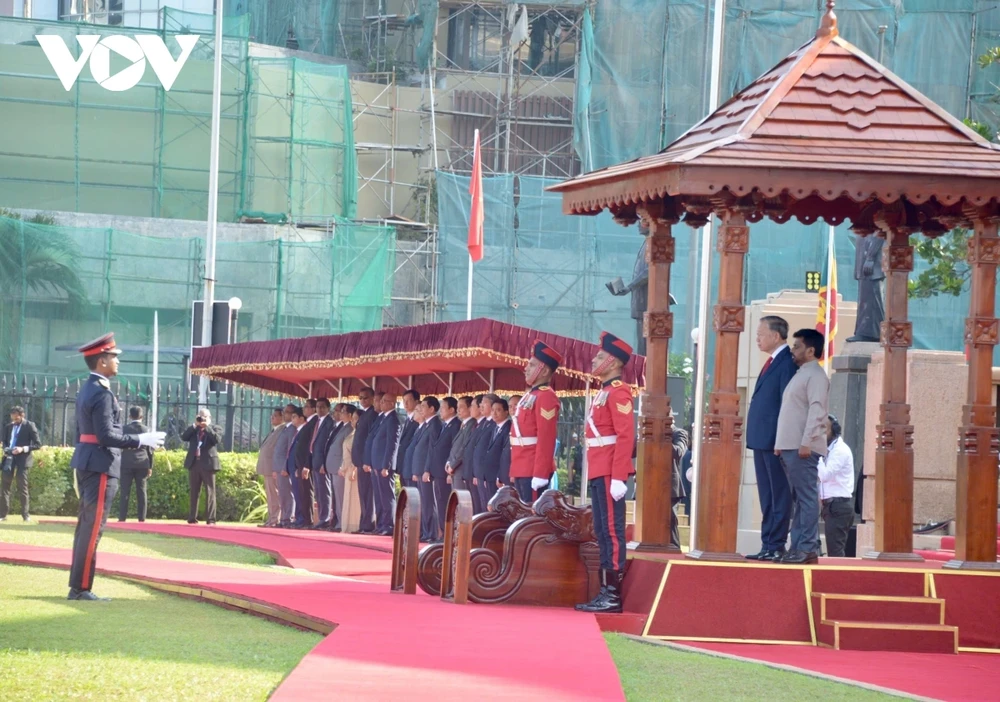 sri-lanka-ban-21-loat-dai-bac-chao-mung-tong-bi-thu-chu-tich-nuoc-to-lam.jpg