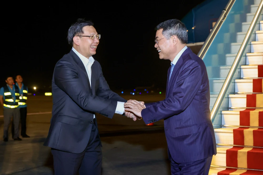 thu-tuong-le-minh-hung-ve-toi-ha-noi-ket-thuc-tot-dep-chuyen-cong-tac-tham-du-hoi-nghi-cap-cao-asean-48-2.jpg