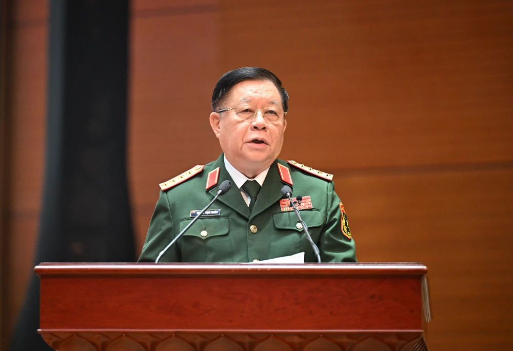 cuc-tuyen-huan-don-nhan-huan-chuong-bao-ve-to-quoc-hang-nhat.jpg