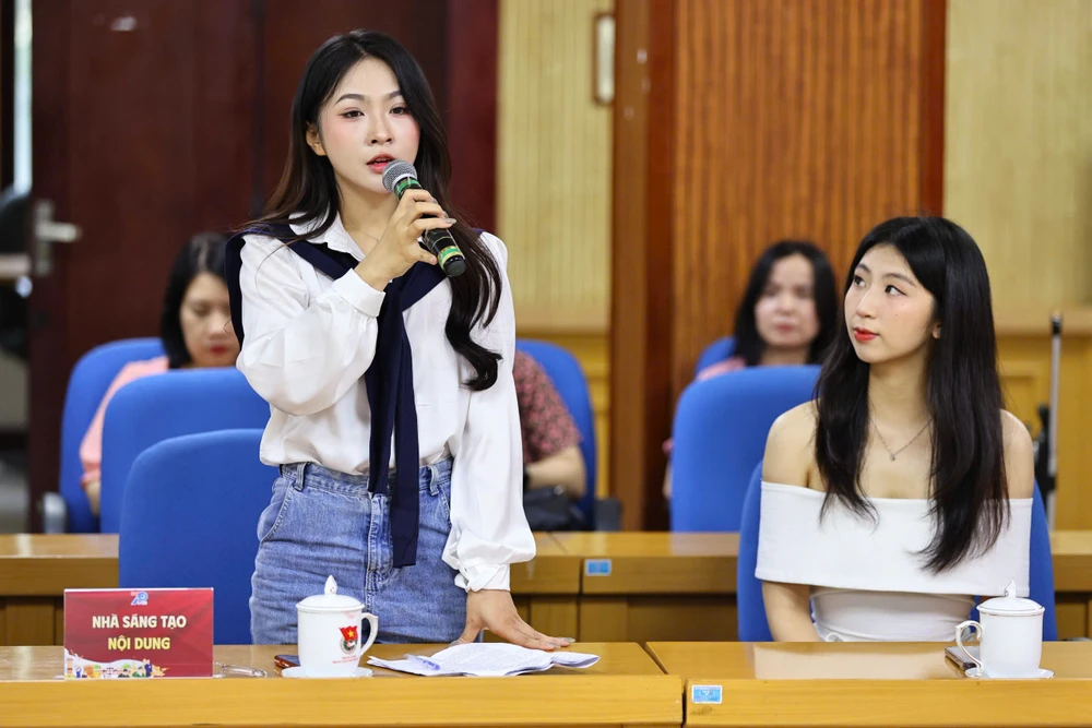 phat-dong-cuoc-thi-sang-tac-ca-khuc-bang-ai-ve-tinh-yeu-to-quoc.jpg