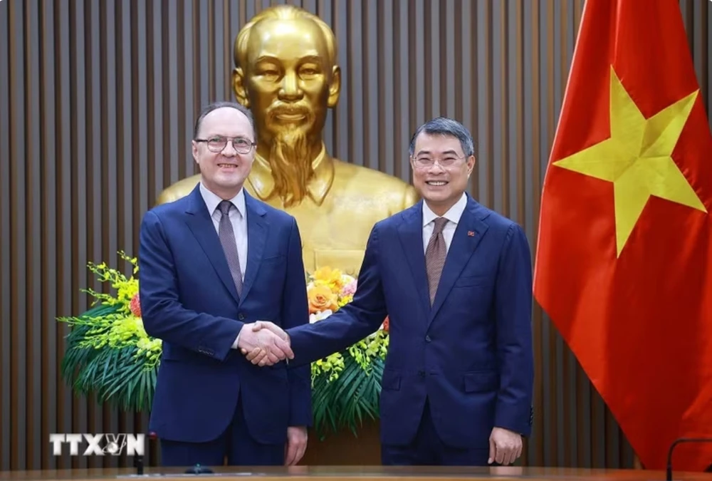 thu-tuong-chinh-phu-le-minh-hung-tiep-dai-su-lien-bang-nga-tai-viet-nam-2.jpeg