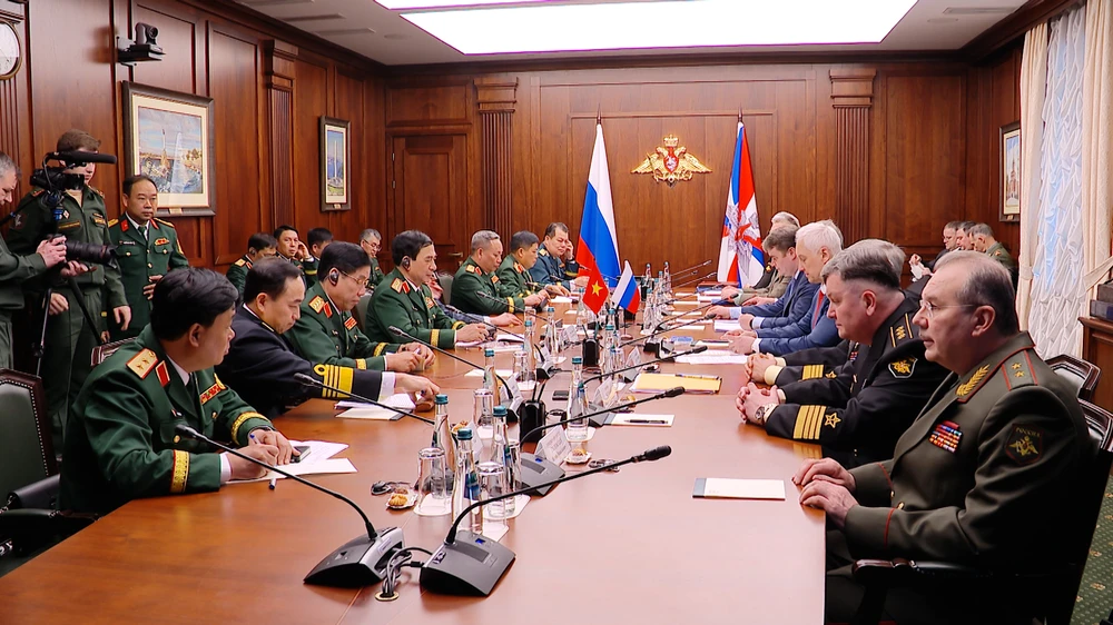 tiep-tuc-cung-co-va-tang-cuong-hop-tac-quoc-phong-viet-nam-lien-bang-nga.jpg