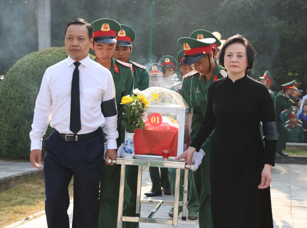 chien-dich-500-ngay-dem-da-quy-tap-duoc-974-hai-cot-liet-si-1-4.png