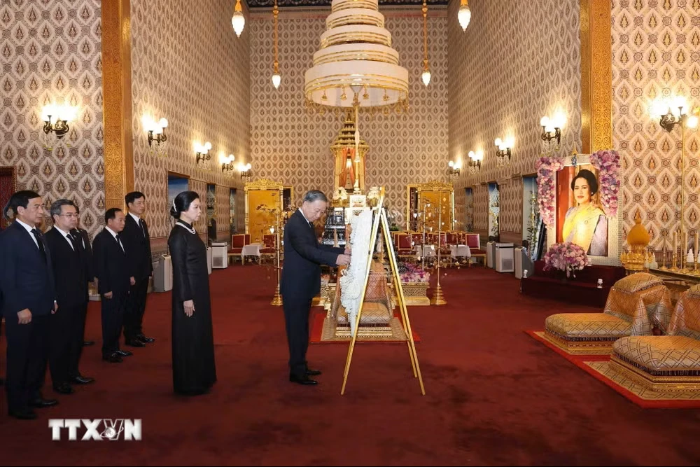 tong-bi-thu-chu-tich-nuoc-to-lam-va-phu-nhan-hoi-kien-nha-vua-thai-lan-va-hoang-hau-3-1779975000596486627009.png