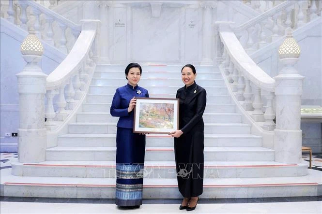 phu-nhan-ngo-phuong-ly-mac-trang-phuc-truyen-thong-thai-lan-1.jpg