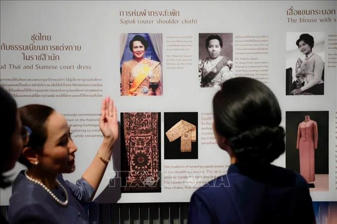 phu-nhan-ngo-phuong-ly-mac-trang-phuc-truyen-thong-thai-lan-6.jpg