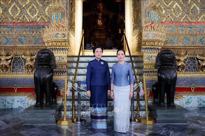 phu-nhan-ngo-phuong-ly-mac-trang-phuc-truyen-thong-thai-lan-8.jpg