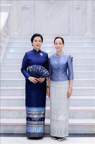 phu-nhan-ngo-phuong-ly-mac-trang-phuc-truyen-thong-thai-lan-9.jpg