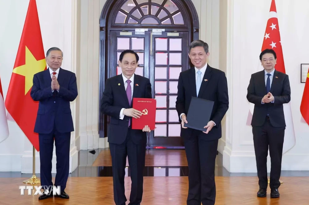 viet-nam-va-singapore-ky-ket-hang-loat-van-kien-hop-tac.png