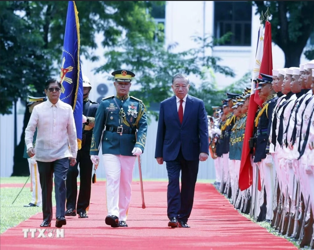 philippines-ban-21-loat-dai-bac-chao-mung-chuyen-tham-cua-tong-bi-thu-chu-tich-nuoc-to-lam-4.jpeg