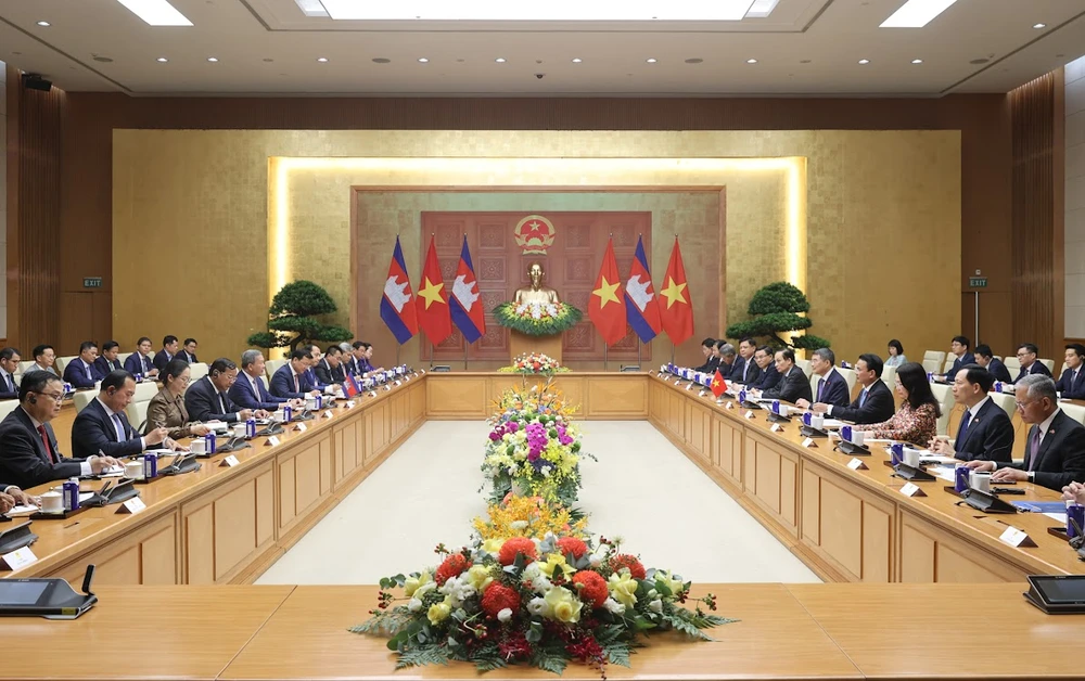 thu-tuong-chinh-phu-le-minh-hung-hoi-dam-voi-thu-tuong-campuchia-1.jpg