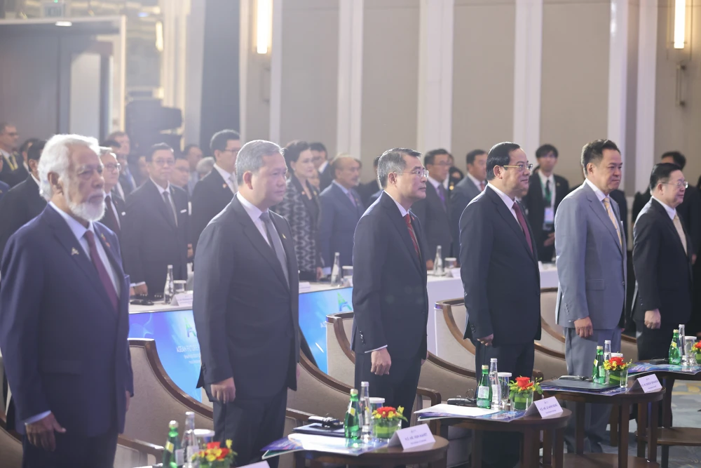 thu-tuong-chinh-phu-le-minh-hung-asean-can-tro-thanh-mot-trung-tam-cua-doi-thoai-.jpg