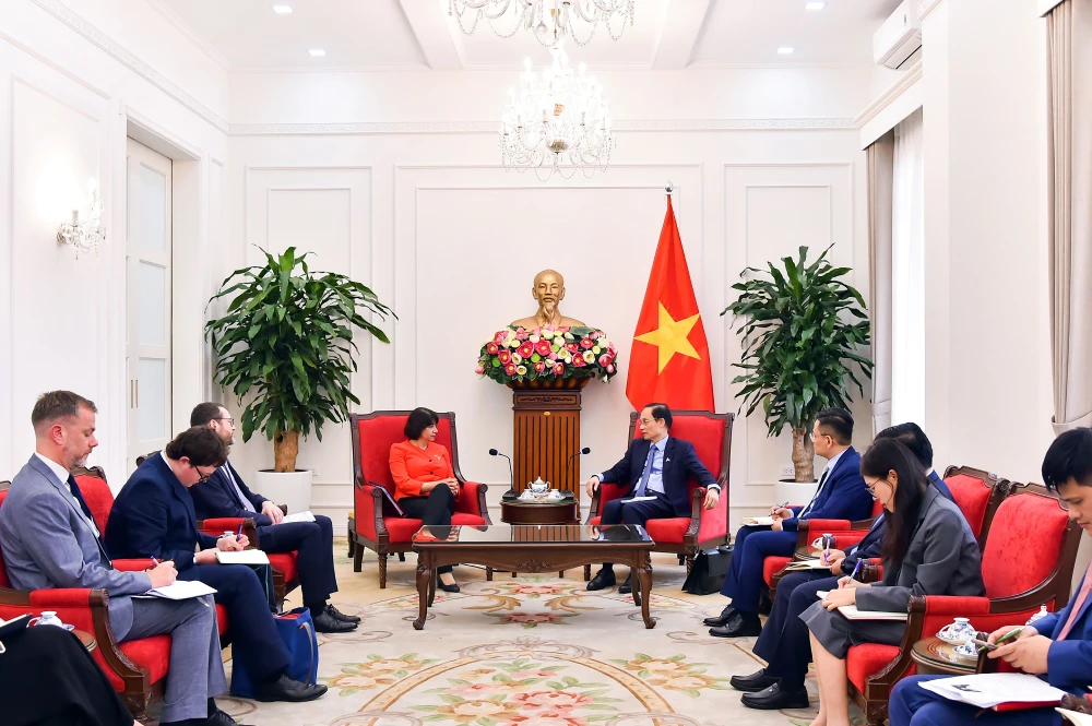 quoc-vu-khanh-seema-malhotra-cac-nha-dau-tu-anh-quan-tam-cao-toi-thi-truong-viet-nam-1.JPG